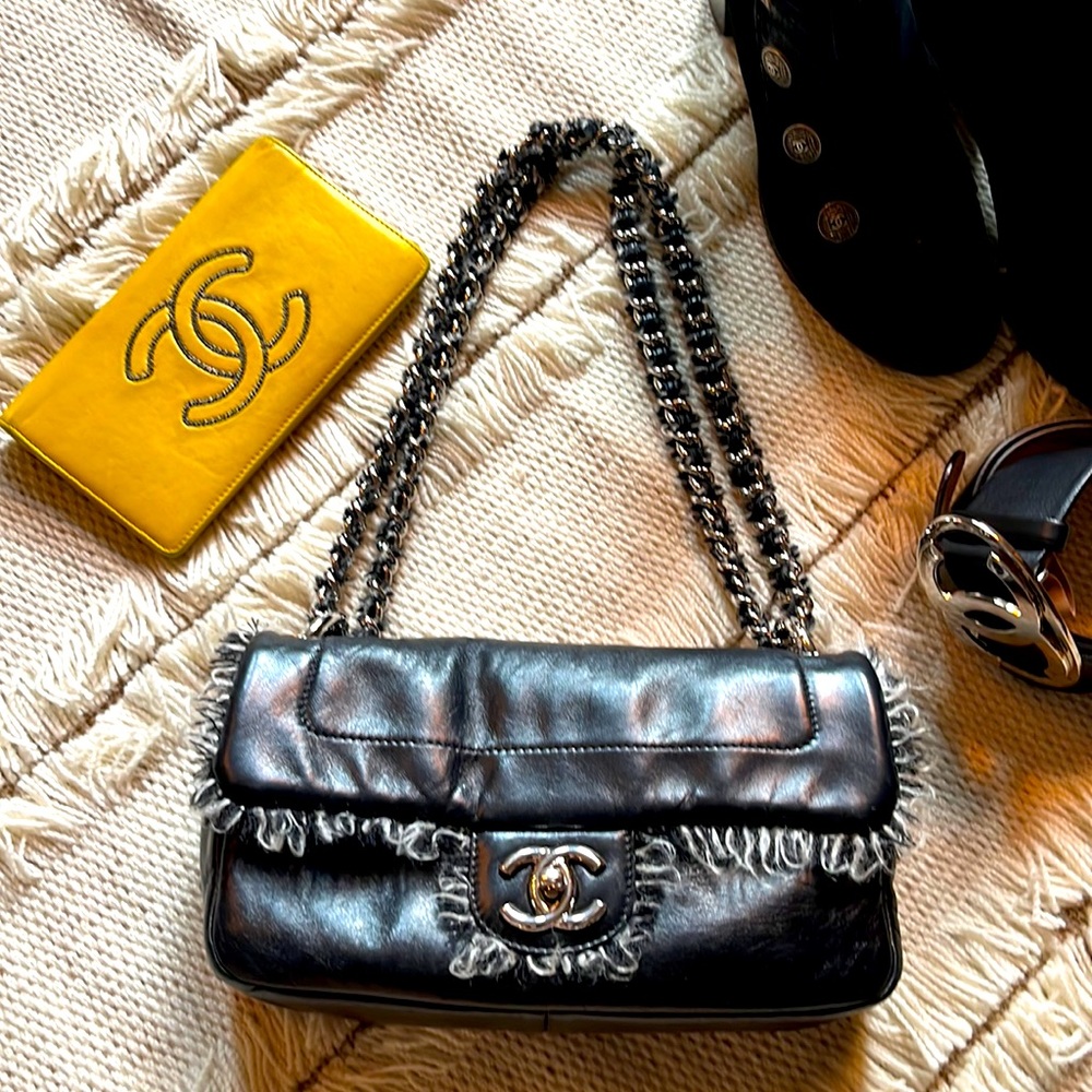 RARE 💯% Authentic CHANEL Fantasy Funny Tweed 2.55 Handbag Crossbody Purse 🖤